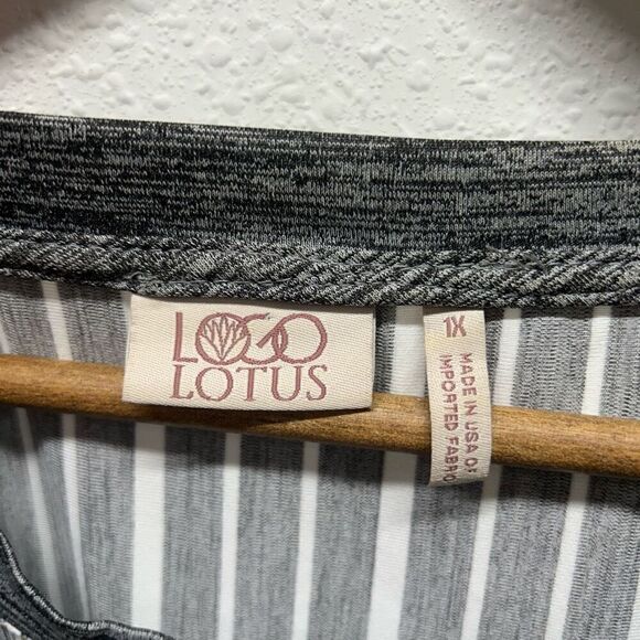 LOGO Lotus Lori Goldstein Gray White Striped Short Sleeve Top Size 1X - Picture 5 of 12